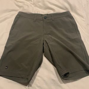 Men’s gray LinkSoul golf shorts